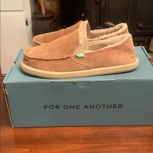 New NWT Sanuk Sarah Corduroy Women’s